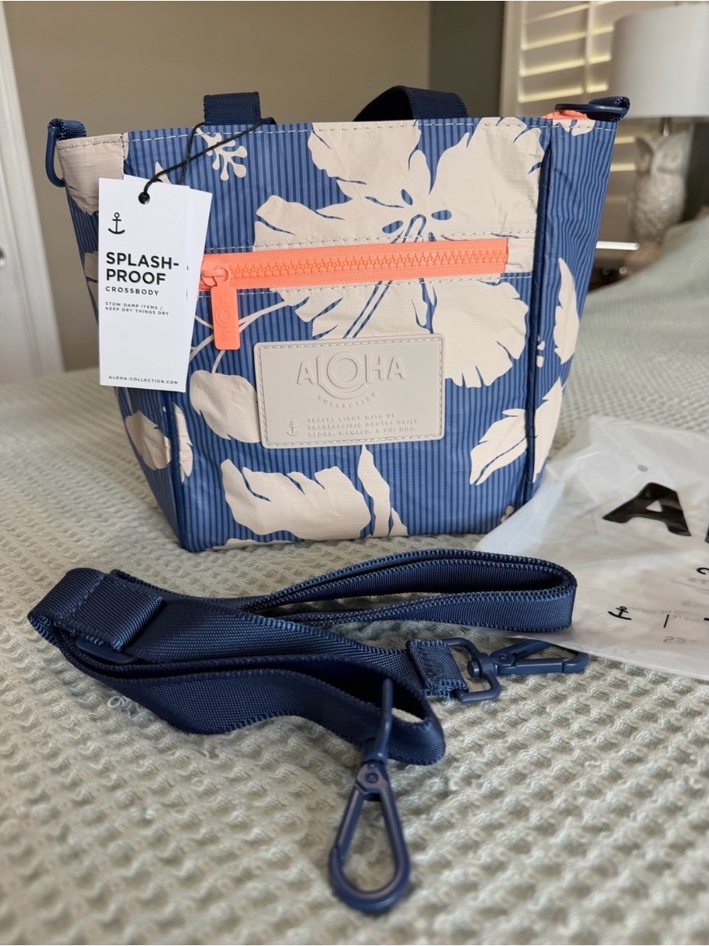 NWT ALOHA Collection Crossbody Bag